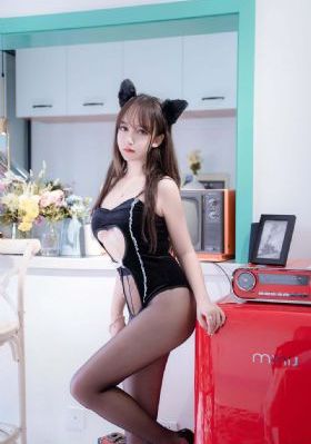 娇妻在卧室里被领导爽在线观看