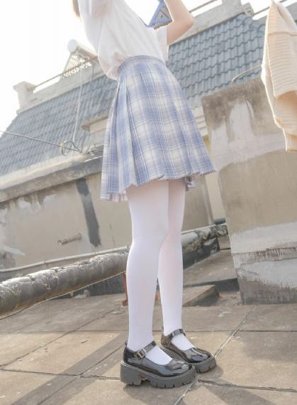 埋在她腿间h喝尿